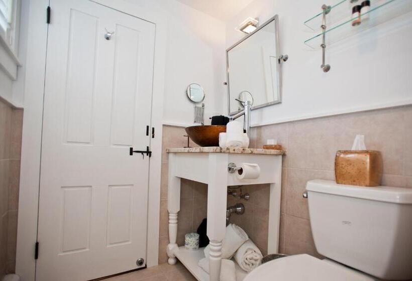 مبيت وإفطار The Platinum Pebble Boutique Inn   Adults Only Property