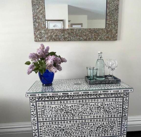 مبيت وإفطار The Platinum Pebble Boutique Inn   Adults Only Property