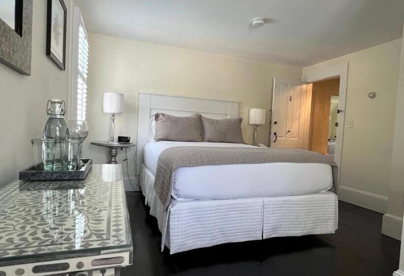 مبيت وإفطار The Platinum Pebble Boutique Inn   Adults Only Property