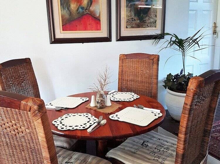 Eskulaap Hotel And Conference