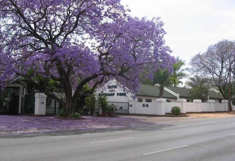 Eskulaap Hotel And Conference