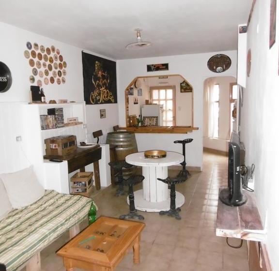 Hostel La Casa De Tounens