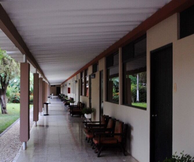 فندق Diria Santa Cruz