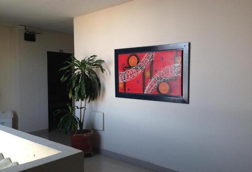 בית מלון כפרי Granada Inn