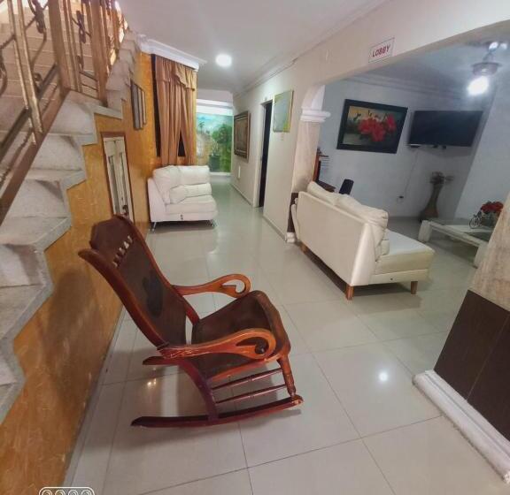 בית מלון כפרי Granada Inn