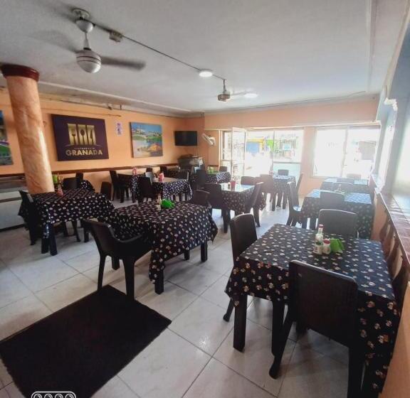 בית מלון כפרי Granada Inn