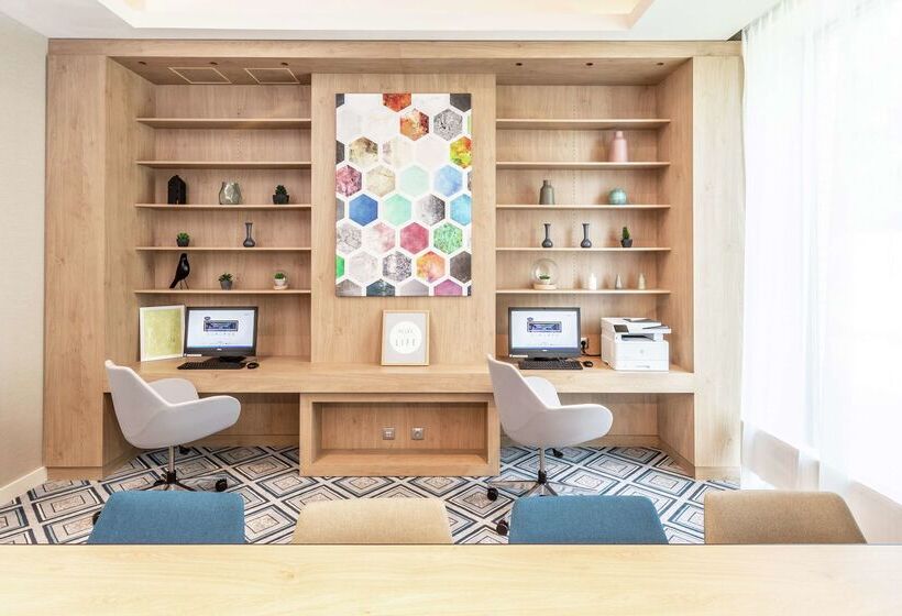 בית מלון כפרי Hampton By Hilton Oswiecim