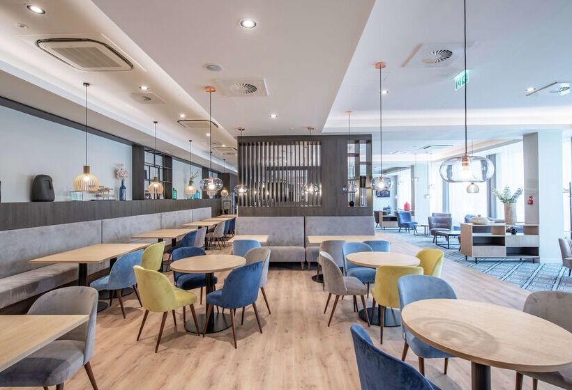 בית מלון כפרי Hampton By Hilton Oswiecim