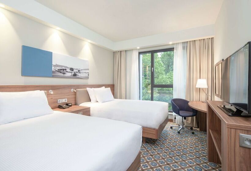 בית מלון כפרי Hampton By Hilton Oswiecim