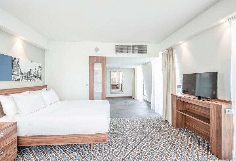 בית מלון כפרי Hampton By Hilton Oswiecim