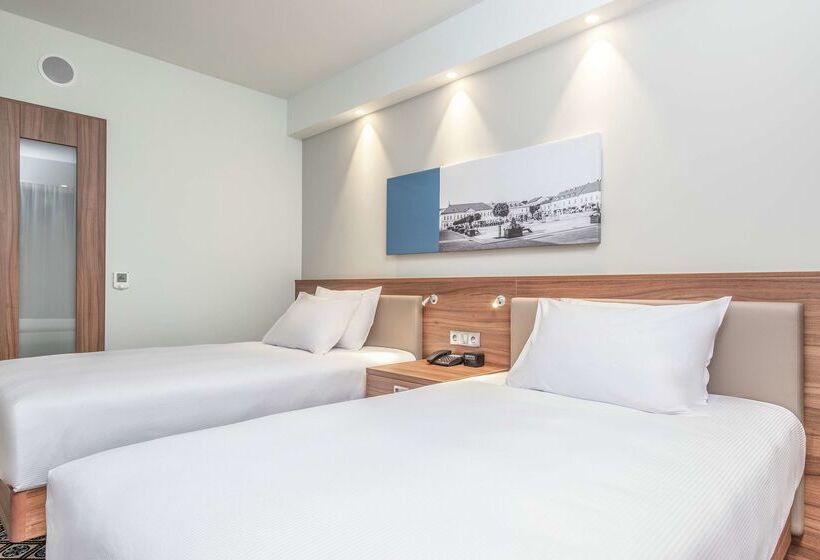 בית מלון כפרי Hampton By Hilton Oswiecim