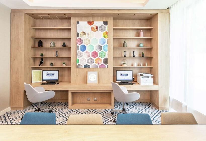 בית מלון כפרי Hampton By Hilton Oswiecim