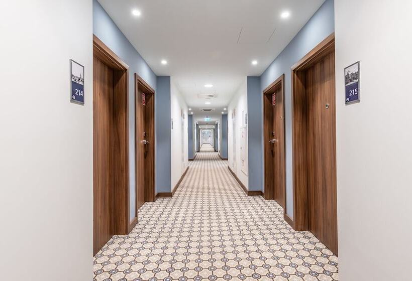 בית מלון כפרי Hampton By Hilton Oswiecim