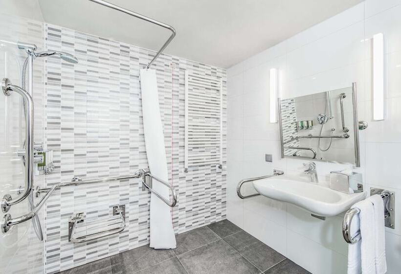 בית מלון כפרי Hampton By Hilton Oswiecim