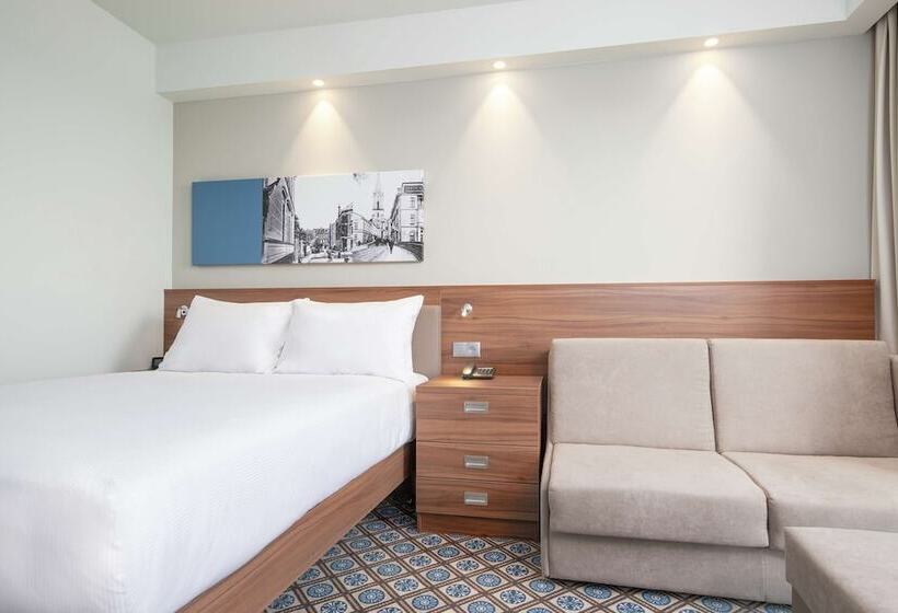 בית מלון כפרי Hampton By Hilton Oswiecim