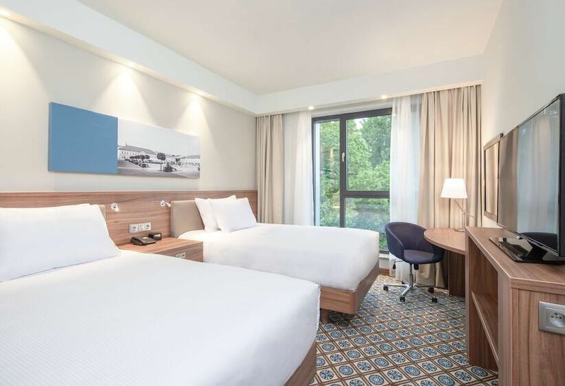 בית מלון כפרי Hampton By Hilton Oswiecim