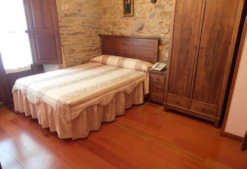 Отель Hostal Virgen De La Encina