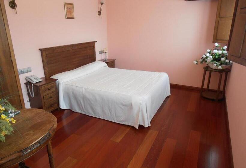 Отель Hostal Virgen De La Encina