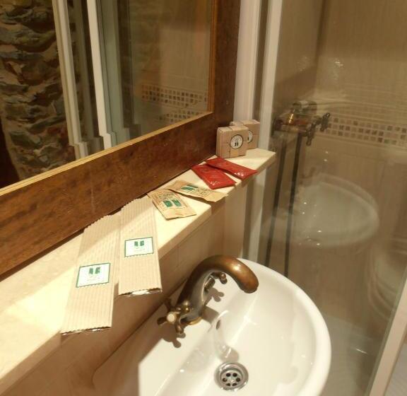 Отель Hostal Virgen De La Encina