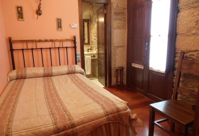 Отель Hostal Virgen De La Encina