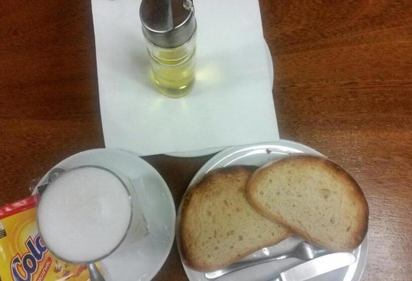 Отель Hostal Virgen De La Encina