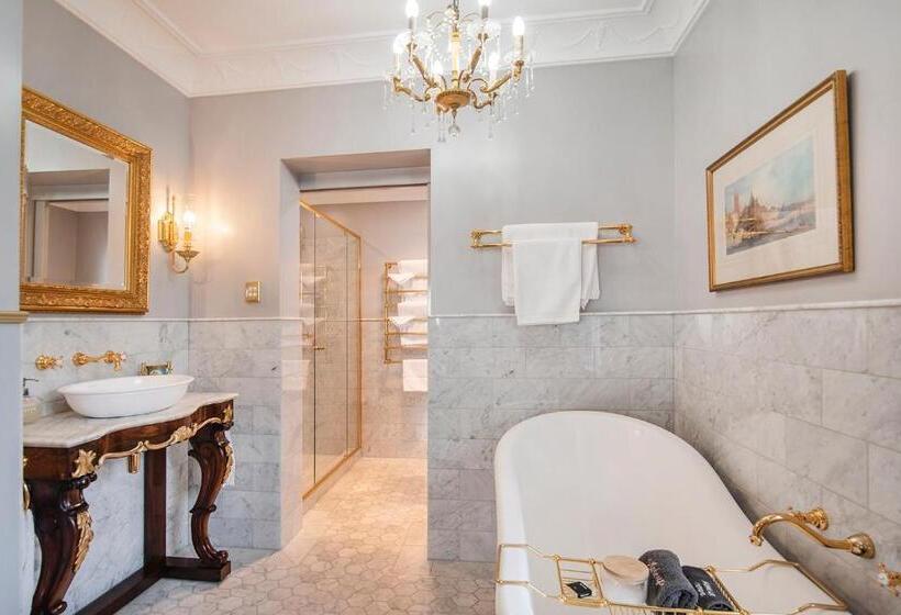 ホテル Josephines Luxury Accommodation