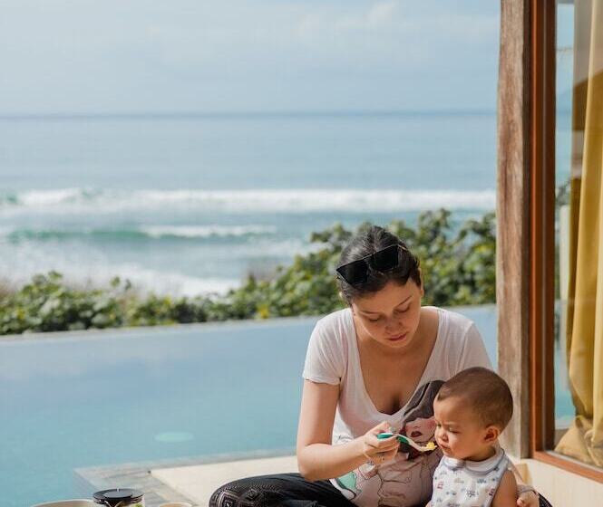 בית מלון כפרי Komaneka At Keramas Beach