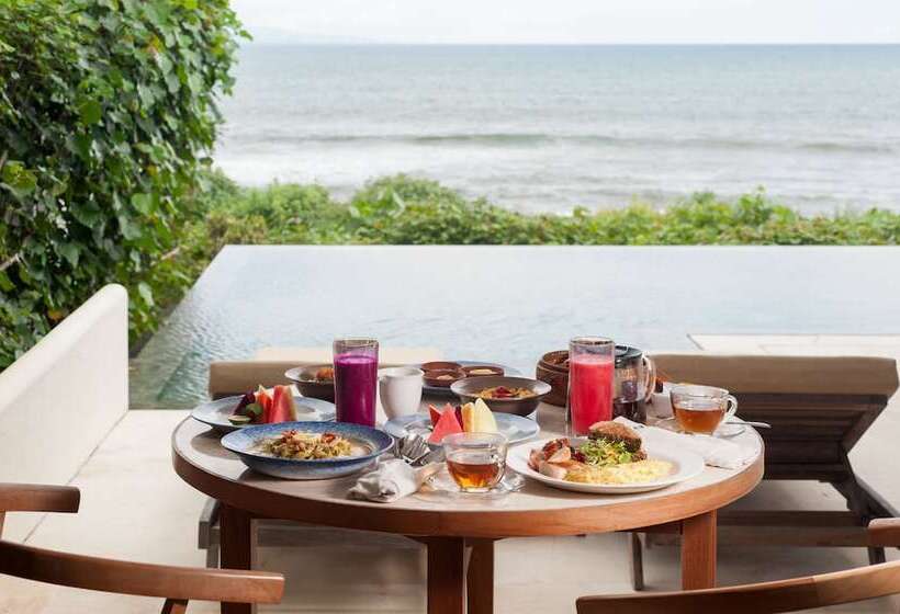 בית מלון כפרי Komaneka At Keramas Beach