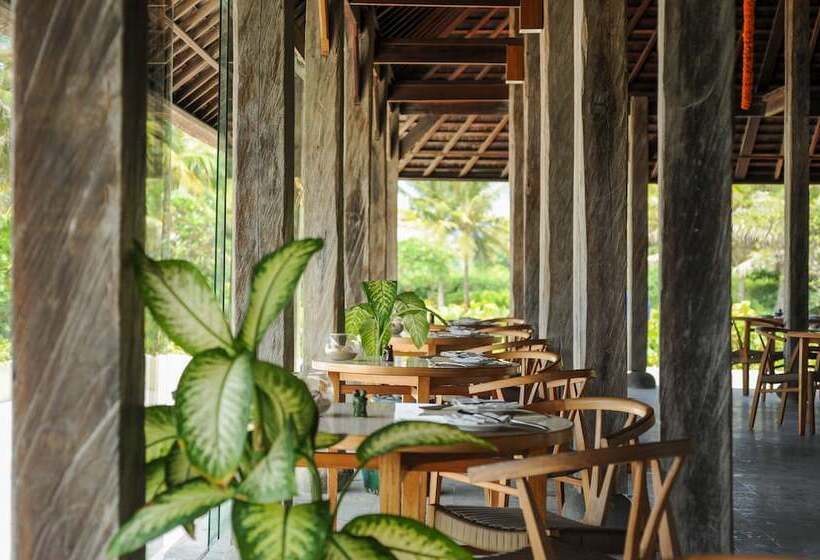 בית מלון כפרי Komaneka At Keramas Beach