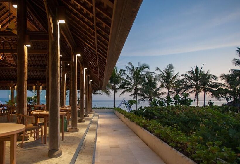 בית מלון כפרי Komaneka At Keramas Beach