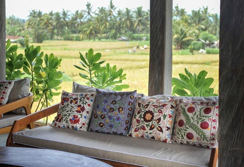 בית מלון כפרי Komaneka At Keramas Beach