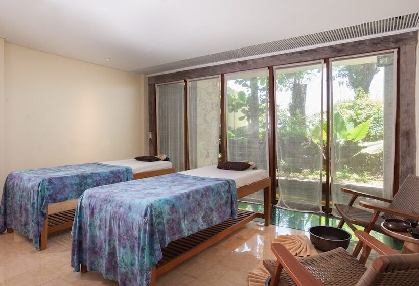 בית מלון כפרי Komaneka At Keramas Beach