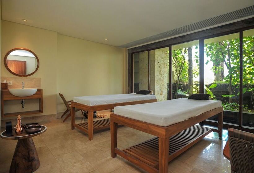 בית מלון כפרי Komaneka At Keramas Beach