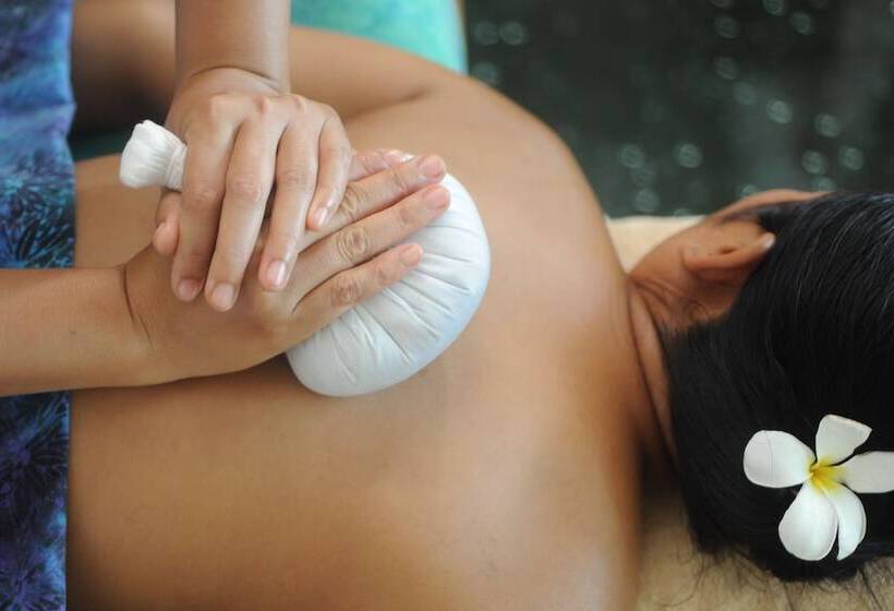 בית מלון כפרי Komaneka At Keramas Beach