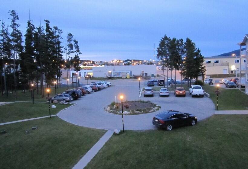 فندق Misty Mountain Inn & Suites