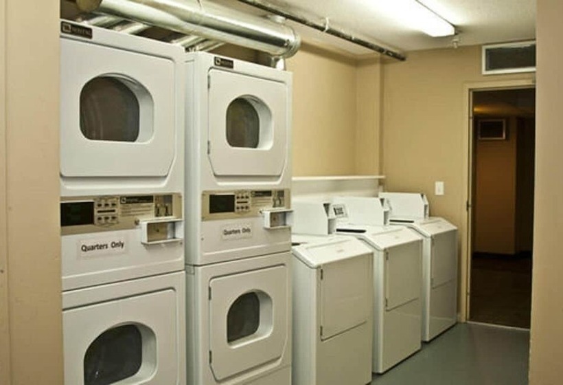 فندق Misty Mountain Inn & Suites