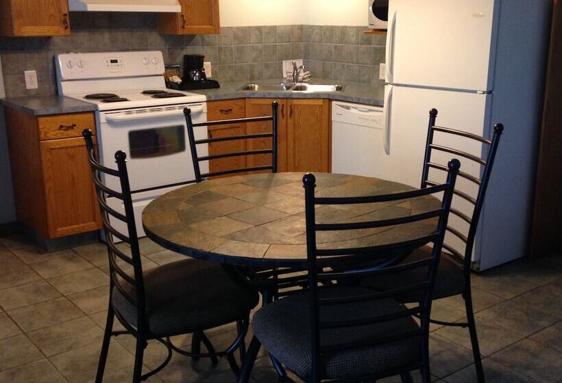 فندق Misty Mountain Inn & Suites