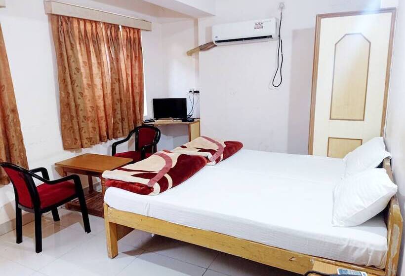 בית מלון כפרי Rajdhani Plaza