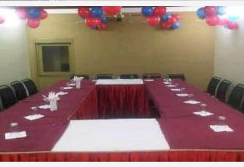 בית מלון כפרי Rajdhani Plaza