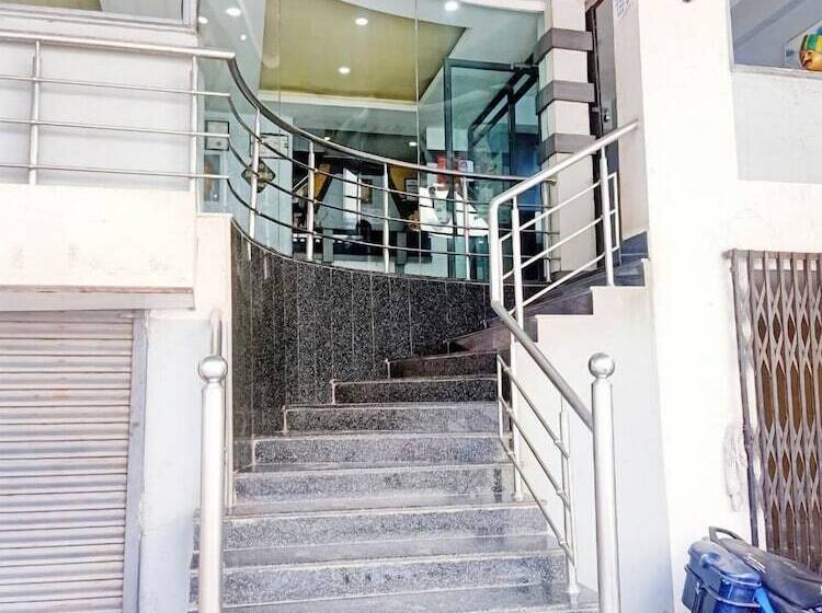 فندق Rajdhani Plaza