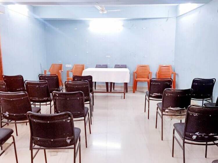 בית מלון כפרי Rajdhani Plaza