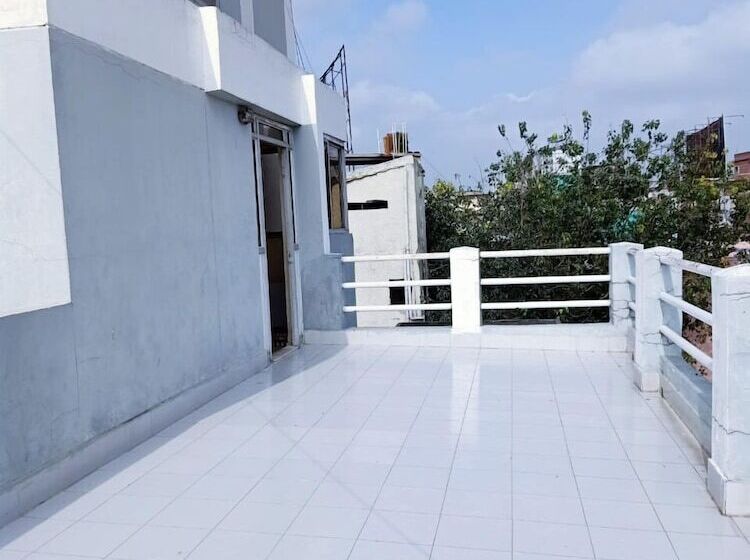 בית מלון כפרי Rajdhani Plaza