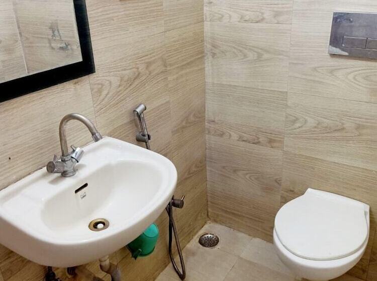 בית מלון כפרי Rajdhani Plaza