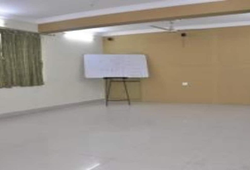 בית מלון כפרי Rajdhani Plaza