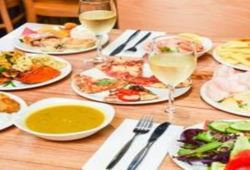 בית מלון כפרי Rajdhani Plaza