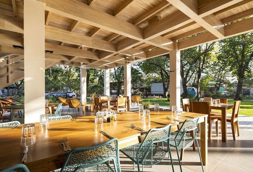 ホテル The Gilded Iguana