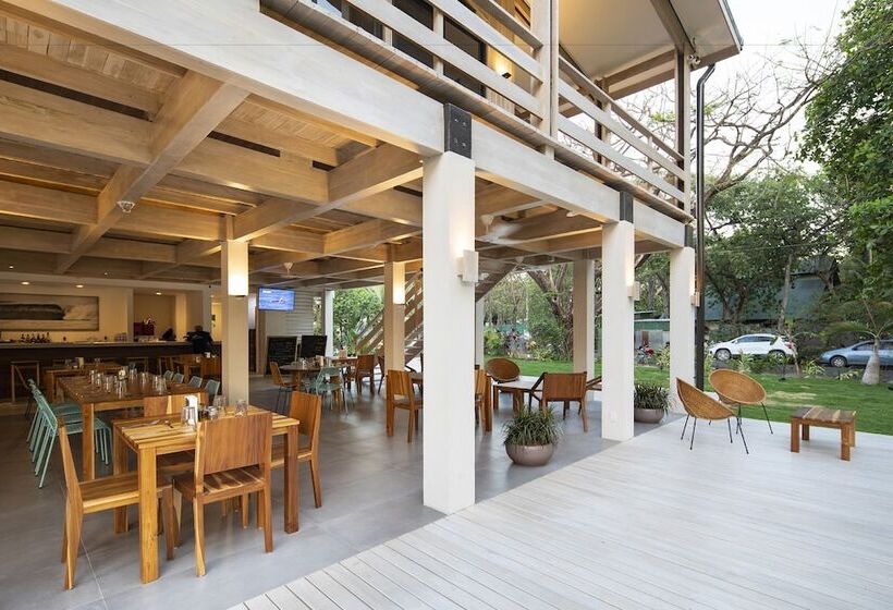 ホテル The Gilded Iguana