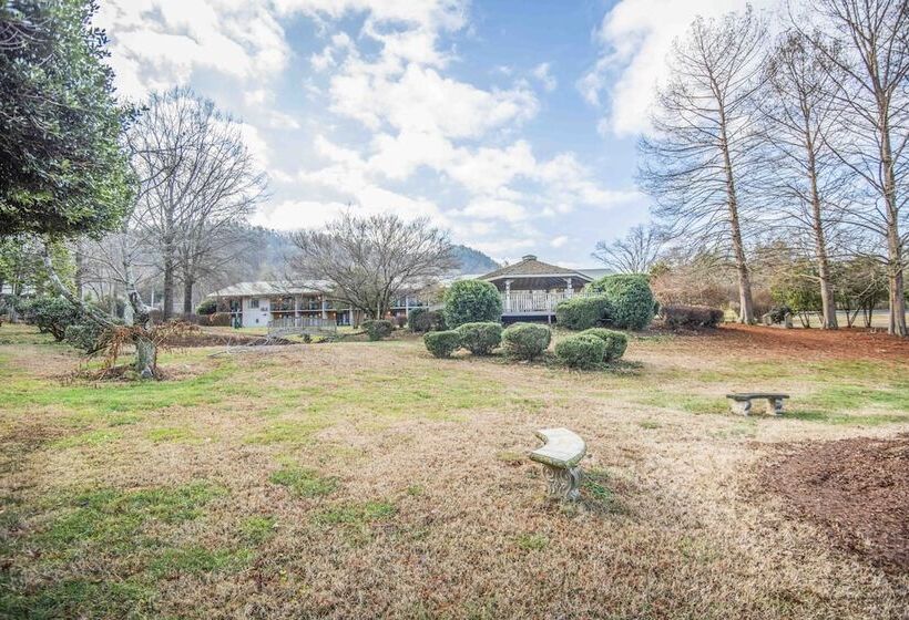 فندق Tremont Lodge & Resort