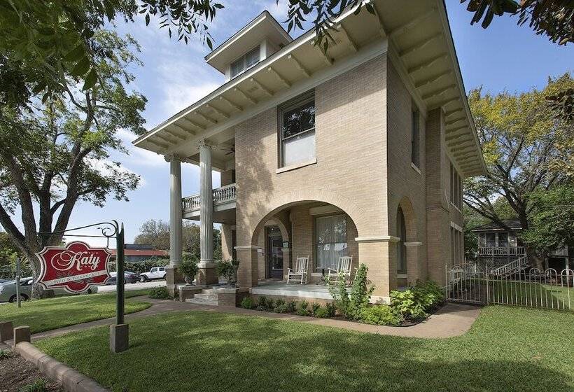 Katy House Bed And Breakfast