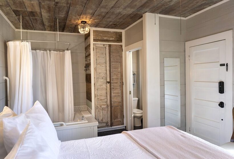 Katy House Bed And Breakfast